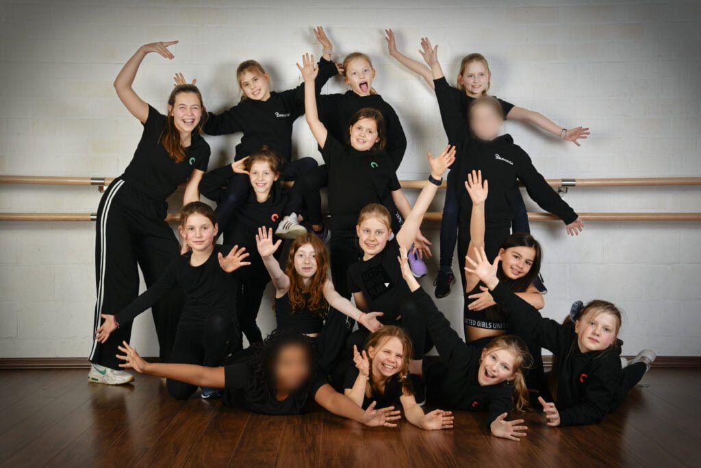 Achter de schermen fotoshoot Dancarta groepsfoto
